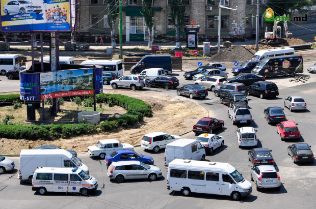 Se închide circulaţia în sensul giratoriu de la intersecţia bulevardelor Negruzzi şi Gagarin. Foto: realitatea.md