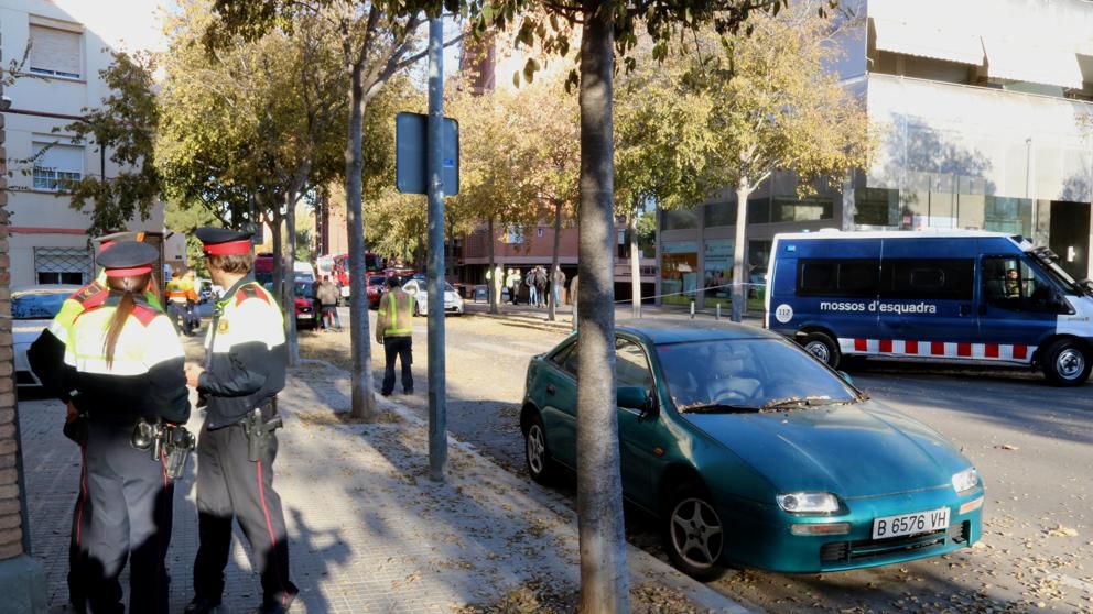 В пригороде Барселоны взорвался заминированный автомобиль.