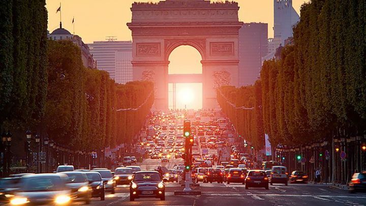 Parisul vrea să interzică circulația mașinilor diesel, înregistrate până în 2005. Foto: takepart.com