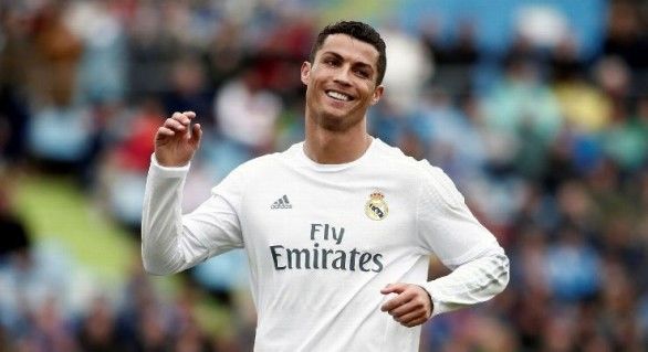 Cristiano Ronaldo are deja în palmares trei Baloane de Aur, cucerite în 2008, 2013 şi 2014.