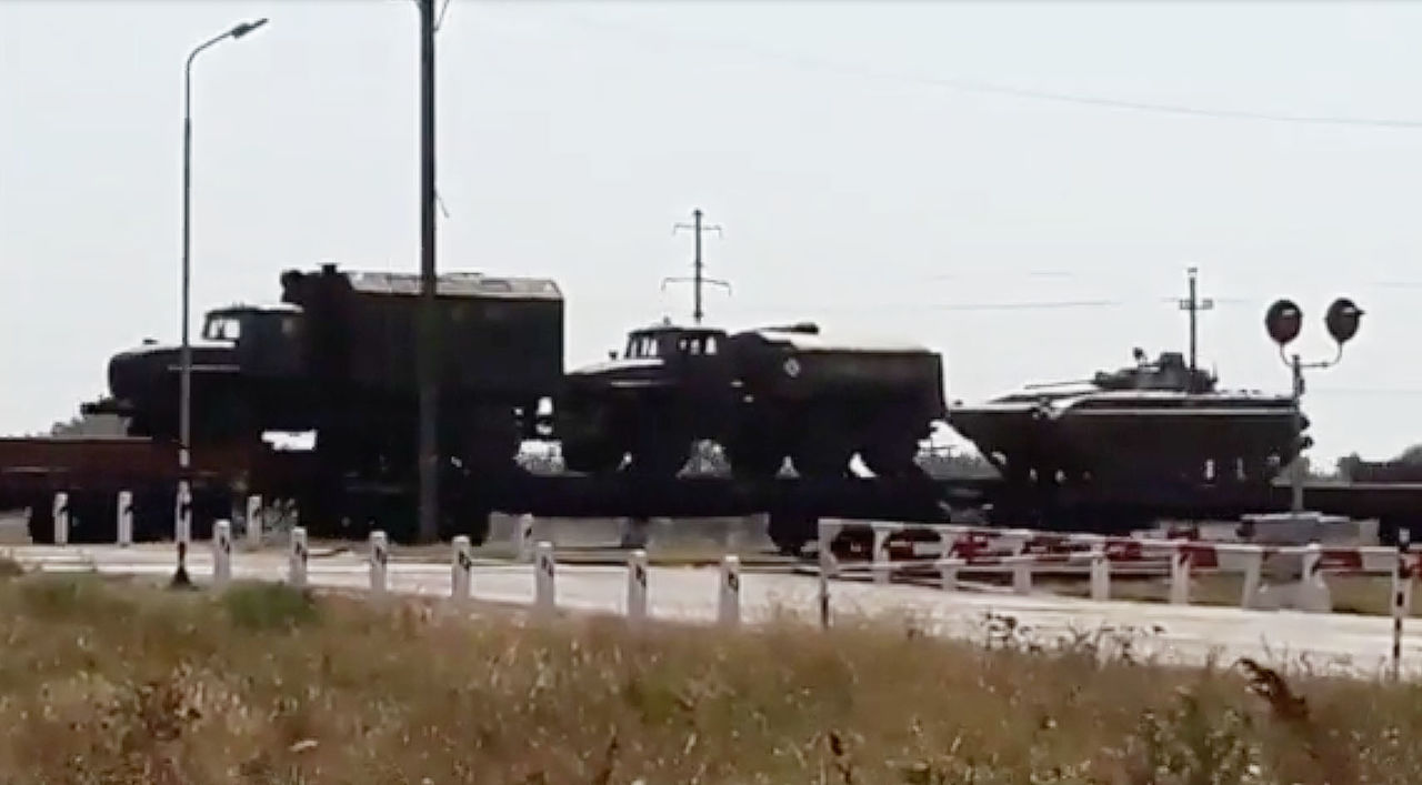 Россия производит переброску военной техники «к фактической границе между Россией и Украиной.