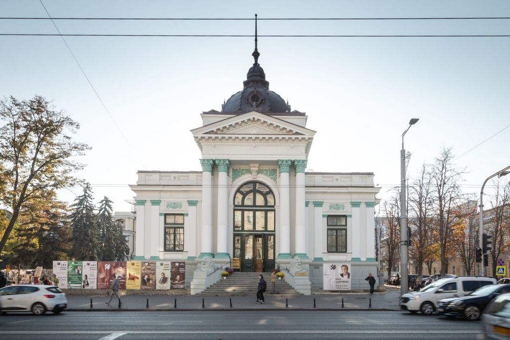 Кишиневский Органный зал в ноябре приглашает на несколько концертов.