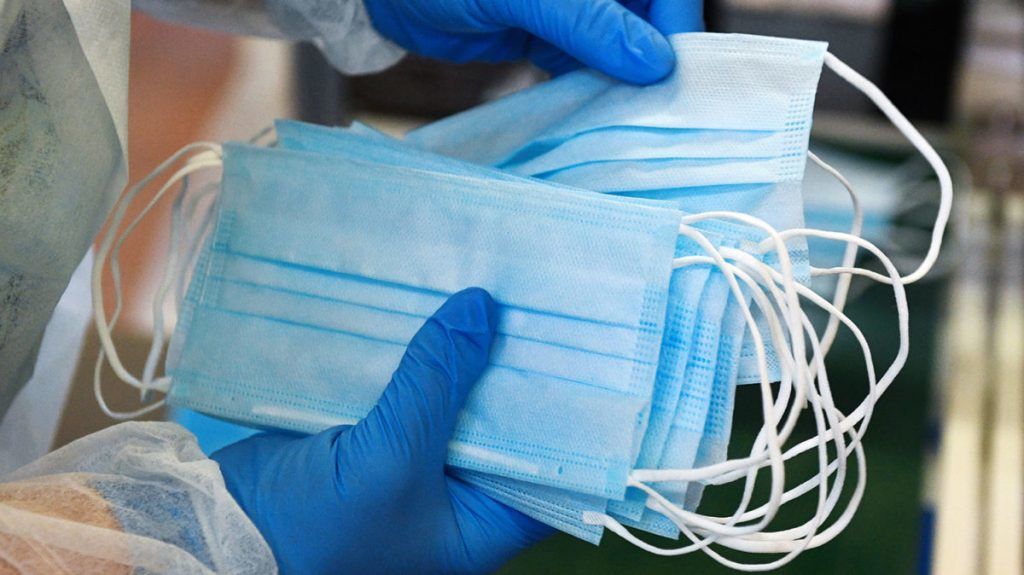 Волонтеры начнут раздавать их на главных улицах муниципия, где основное скопление людей.