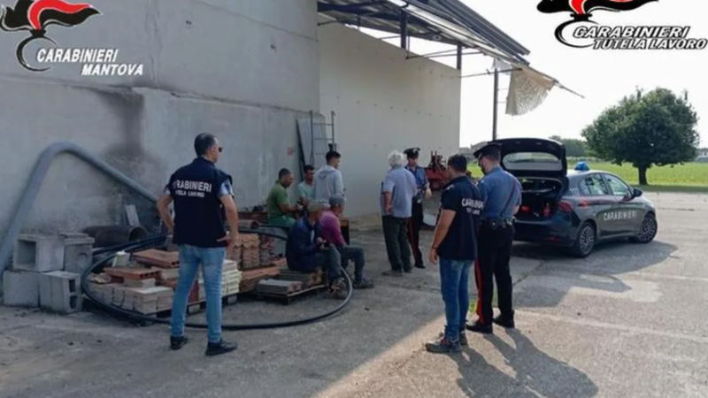 Zeci de moldoveni, aduși ilegal în Italia și forțați să lucreze în condiții inumane.