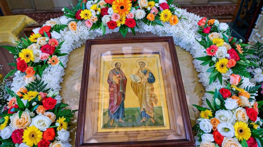 Православные христиане отмечают праздник апостолов Петра и Павла.
