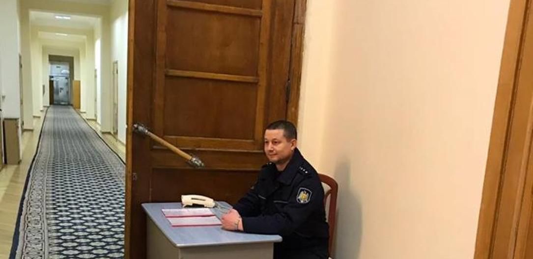Explicația Primăriei Chișinău referitor la postul de pază de lângă biroul noului primar interimar. 