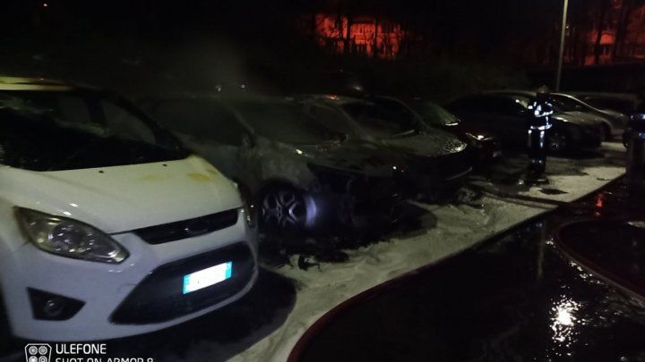 Очевидец рассказала подробности пожара, вспыхнувшего ночью на парковке.