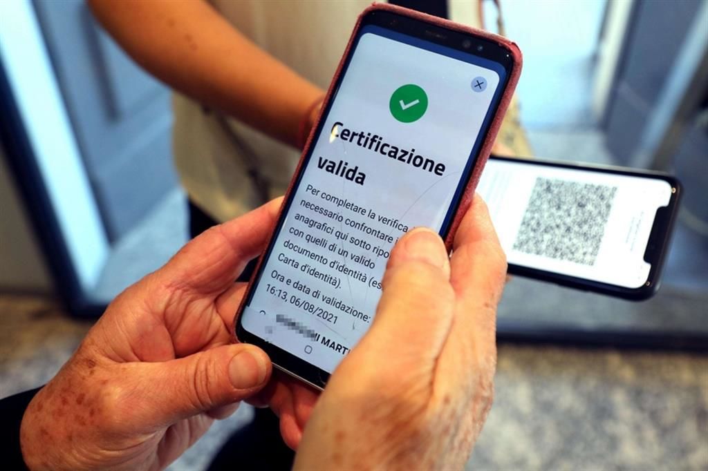 Патронаты критикуют планы властей ввести обязательные COVID-сертификаты на работе.