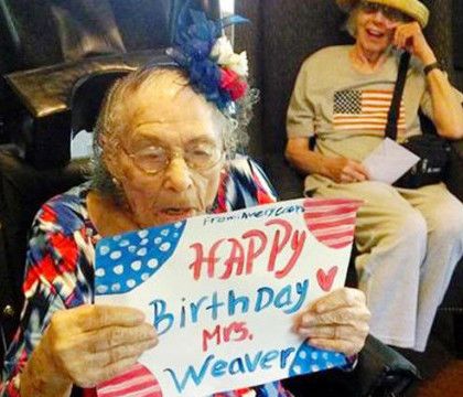 Fiica a unui arendas, Gertrude Weaver s-a nascut in Arkansas, in apropiere de granita cu Texas, si a lucrat ca menajera.