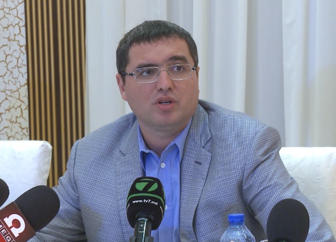 Omul de afaceri Renato Usatîi a anunțat că în următoarele două luni nu va mai organiza evenimente festive în scop electoral și nici nu va face donații.