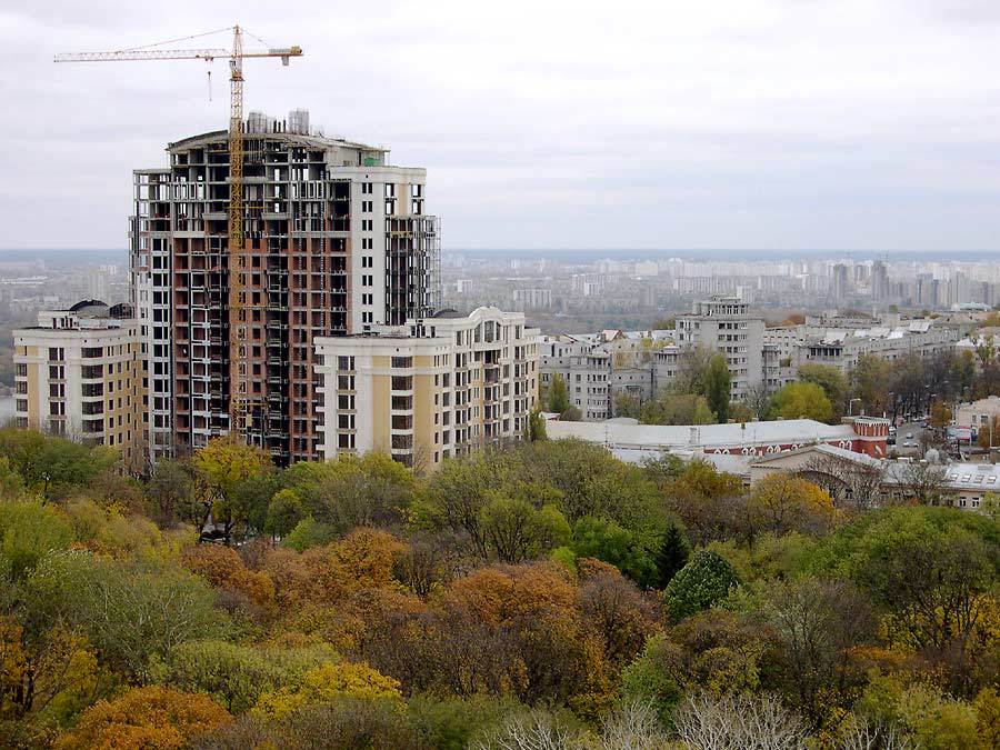 В 2012 году по отношению к 2011 году уровень незавершенного строительства составил 33%.