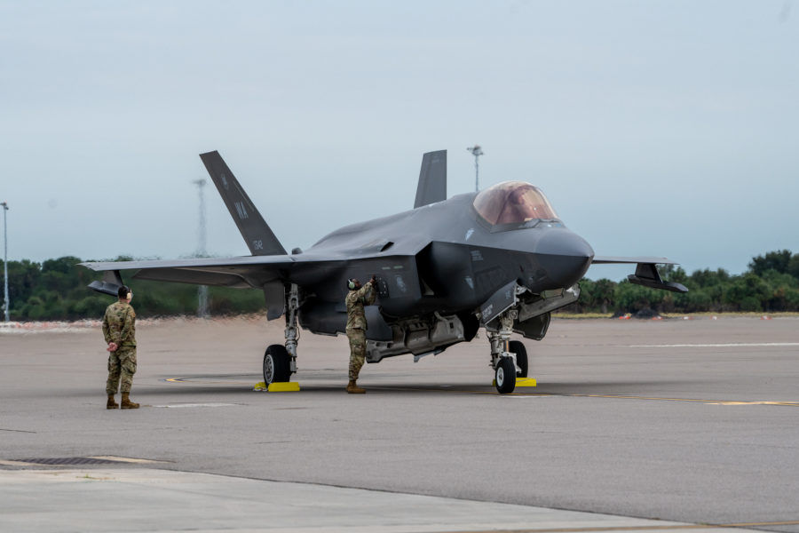 В США день спустя нашли обломки разбившегося в Южной Каролине F-35.
