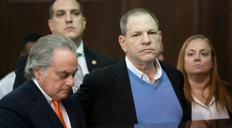 Harvey Weinstein a intentat un proces de cinci milioane de dolari din cauza condițiilor proaste din închisoare.