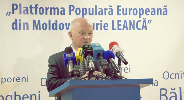 Partidele vizate nu au comentat acuzațiile.