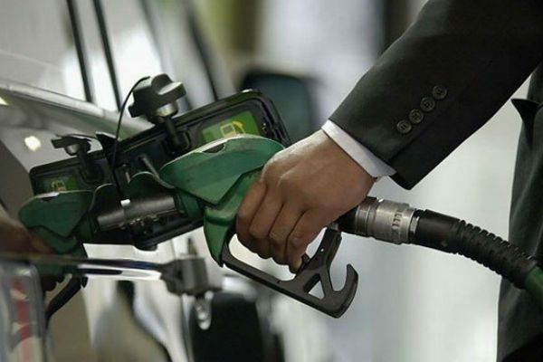 Benzina, gazul lichefiat și motorina s-ar putea ieftini din nou. Foto: democracy.md