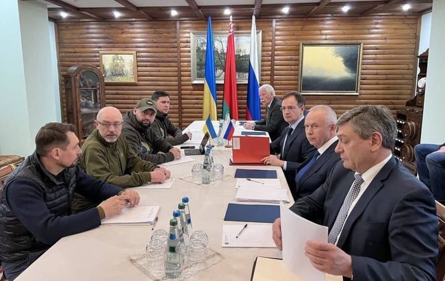 Переговоры Украины и России длились полтора часа.