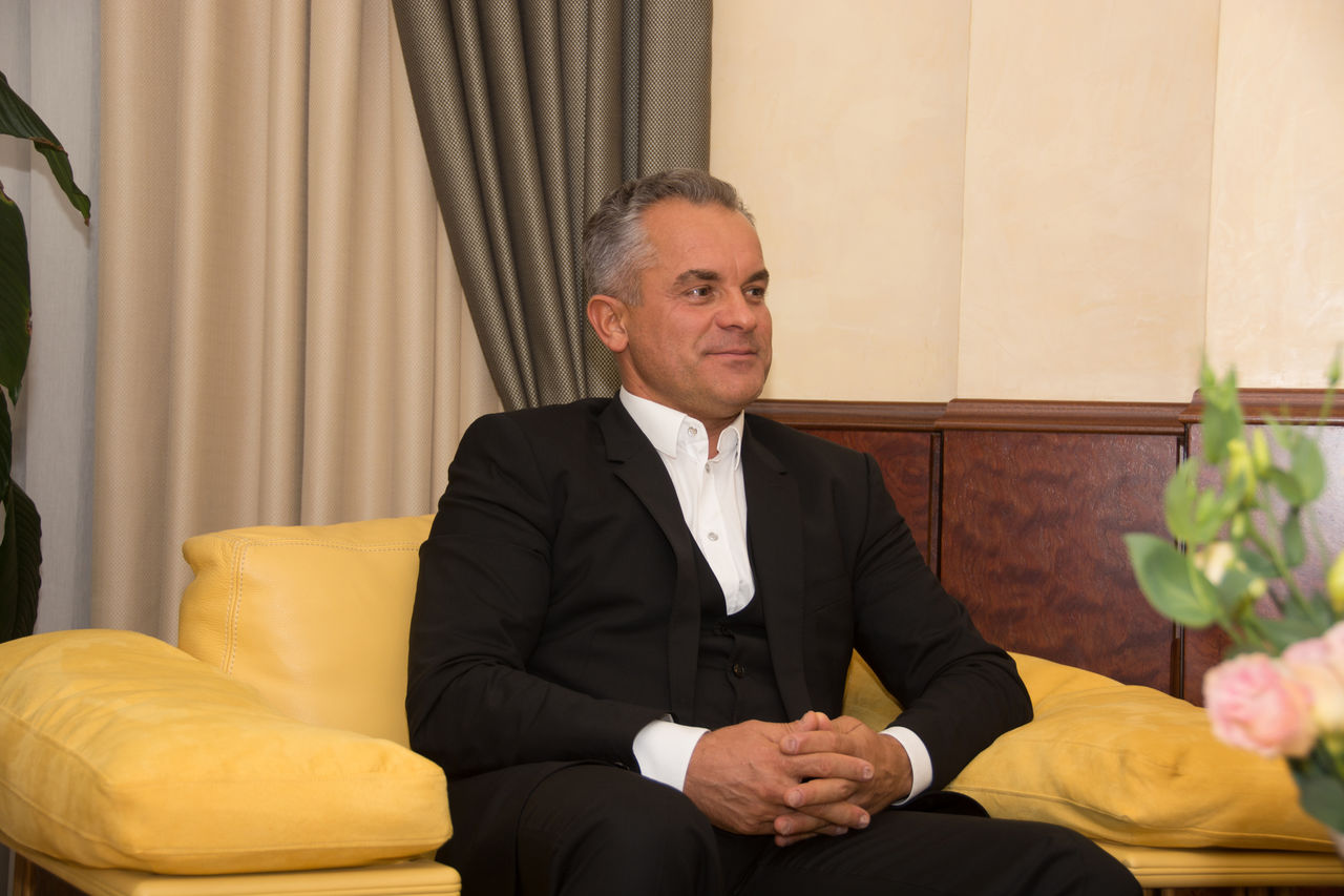 Candidatul pentru funcţia de premier propus de Partidul Democrat şi agreat de majoritatea parlamentară absolută este Vlad Plahotniuc.