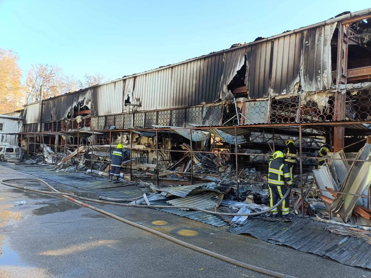 Incendiu la un depozit de materiale pentru confecționarea roletelor din Capitală.