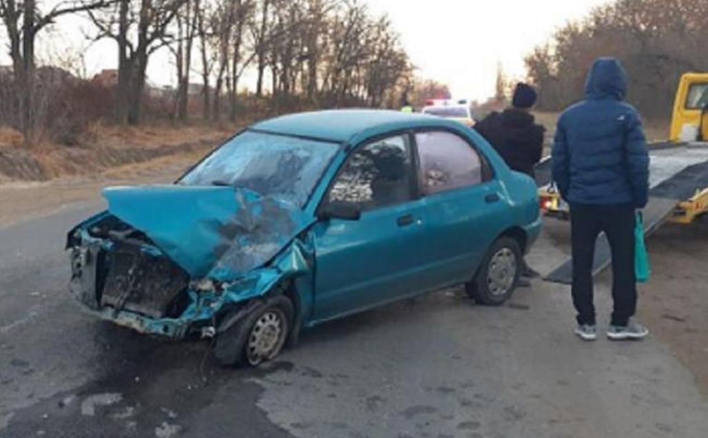 В Каушанах произошло ДТП: мужчина на легковом автомобиле врезался в грузовик.