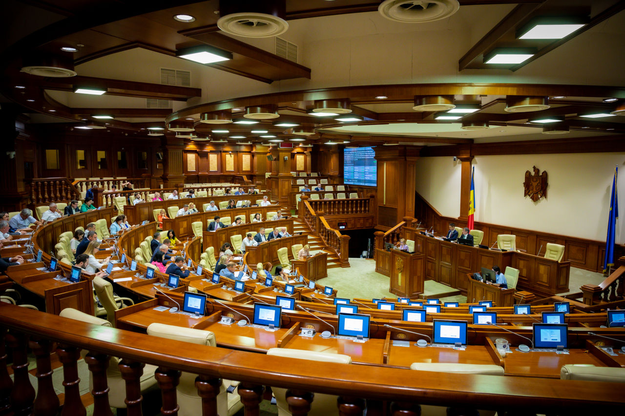 Парламент пересмотрел законопроект, который был возвращен Майей Санду