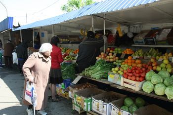Почти 50% случаев желудочно-кишечных заболеваний происходит из-за употребления продуктов, купленных у уличных торговцев. 
