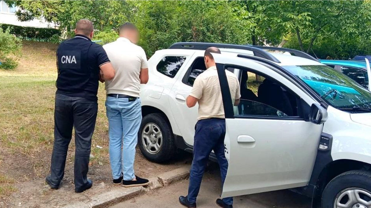 Un bărbat, reținut de CNA pentru trafic de influență în perfectarea frauduloasă a permiselor de conducere.