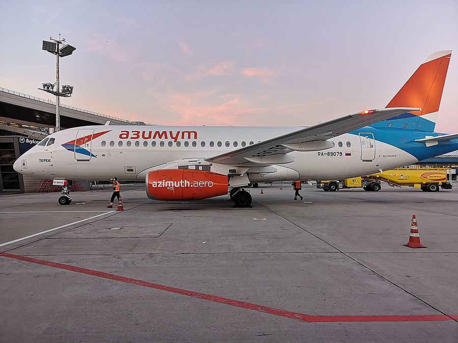 Пассажиров еще одного SSJ-100 высадили из-за технических неполадок.