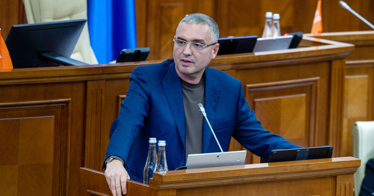 Usatîi: Nu poți cere rezultate de la oameni plătiți cu 10.000 de lei.