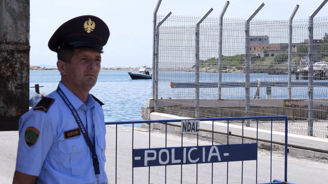 Schema de expulzare a migranților în Albania, din nou blocată în Italia.
