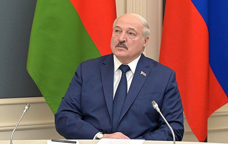 Лукашенко: Надо сделать шаг навстречу оппозиционерам, уехавшим из страны.