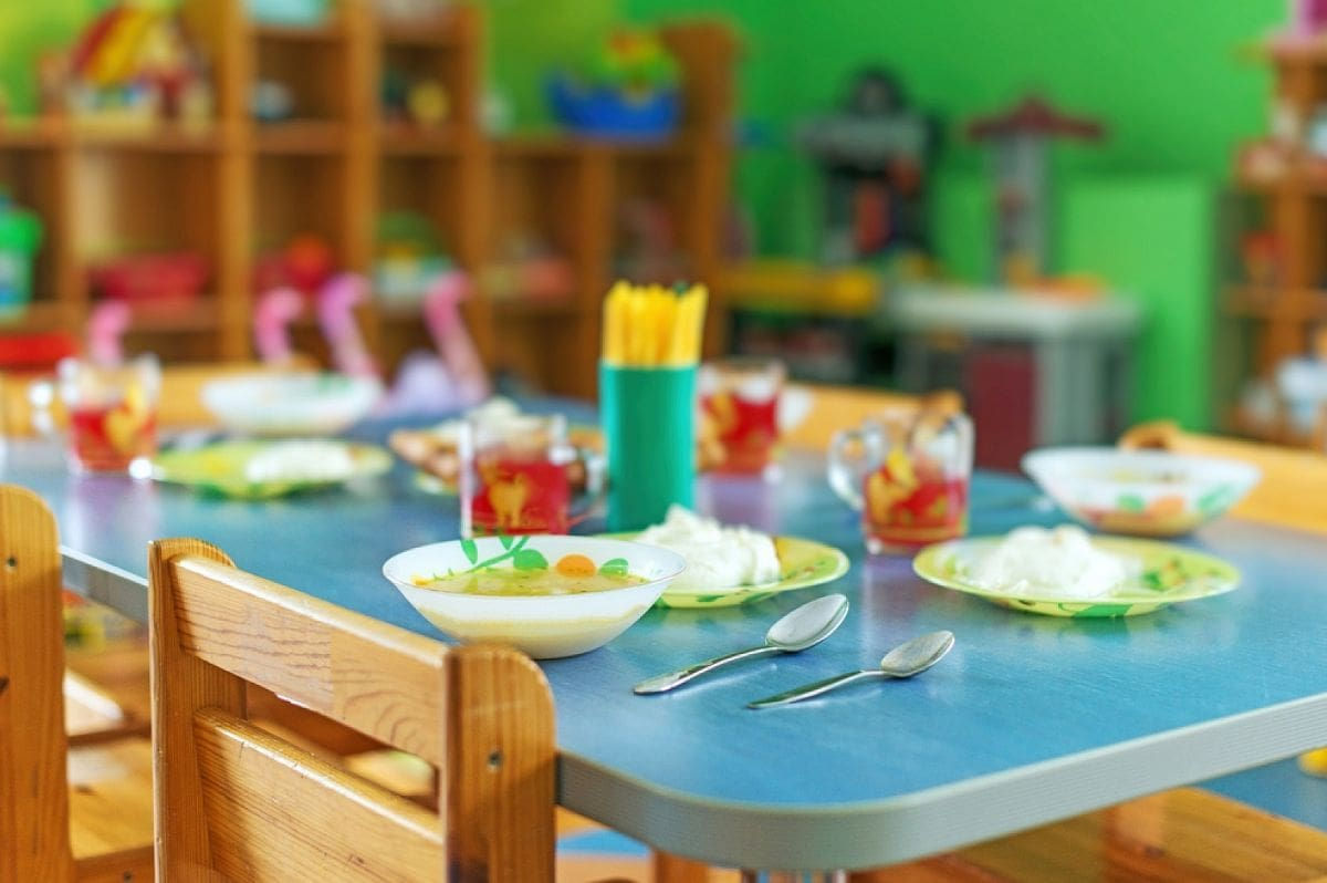 Meniul din grădinițe, întocmit în baza unui nou ghid metodologic culinar.