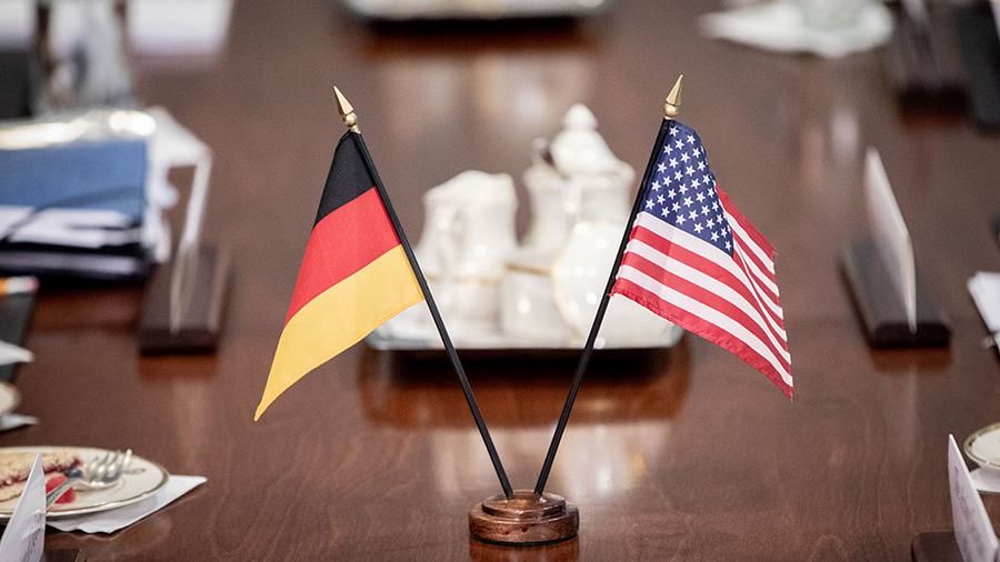 Немецкий журналист заявил, что дружба Германии с США "разбита вдребезги".