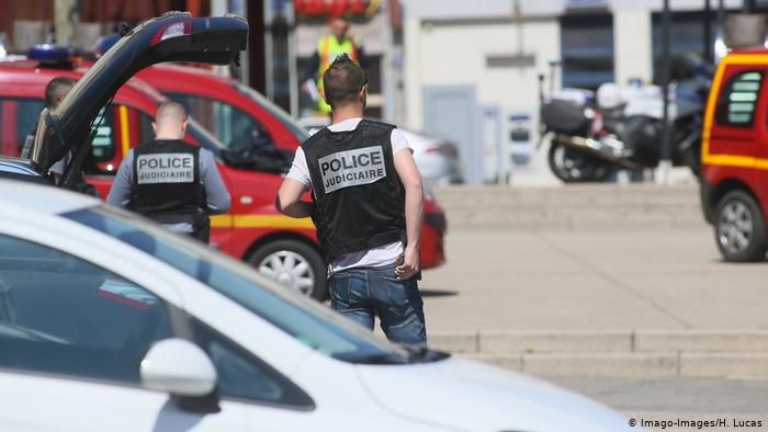 В Германии три человека погибли при нападении с ножом.