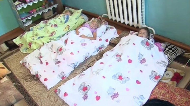 Cahul: Copiii de la grădiniţa dintr-un sat dorm pe podea la prânz
