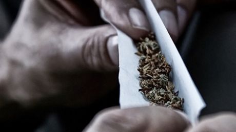 Surprinși de oamenii legii în timp ce consumau substanțe narcotice. Foto: mpinteractiv.ro