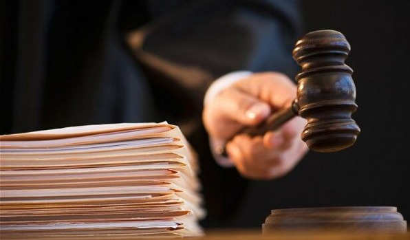 Суд приговорил прокурора к семи годам тюрьмы за коррупцию.