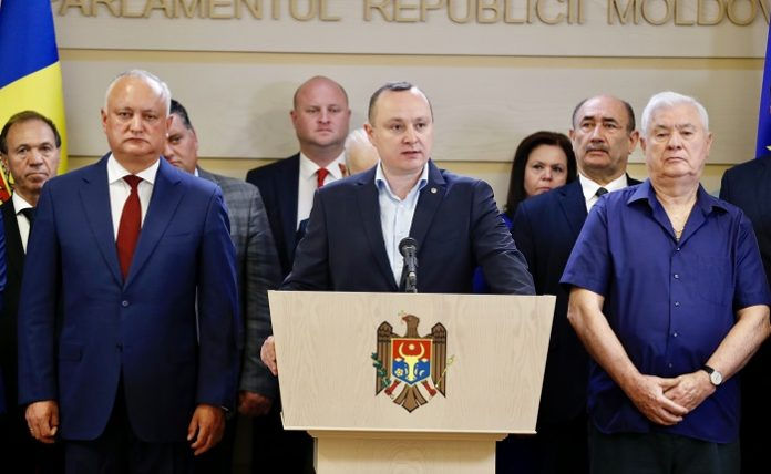 БКС инициирует вотум недоверия правительству Речана.