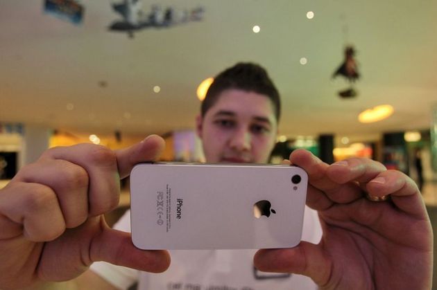 Apple va putea exporta pentru prima dată legal iPhone în Iran, după ce Statele Unite au relaxat restricţiile impuse la vânzarea de telefoane mobile.