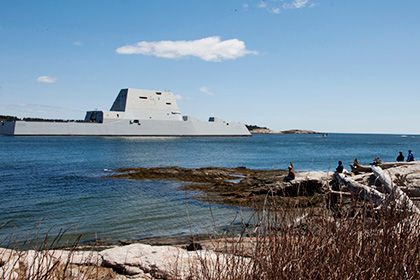 Новейший американский высокотехнологичный эсминец Zumwalt сломался при прохождении Панамского канала.