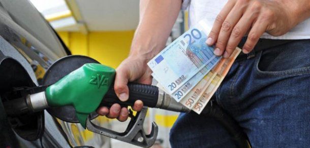 ANRE a început astfel implementarea proiectului privind noua Metodologie de formare şi aplicare a preţurilor la produsele petroliere. Foto: ziarulnational.md