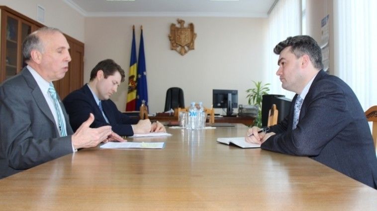 Bălan a discutat cu Pettit perspectivele desfășurării unei noi runde în format 5+2. 