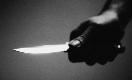 Adolescentul a fost dus de poliţişti la audieri, iar victima a fost transportată la spital.