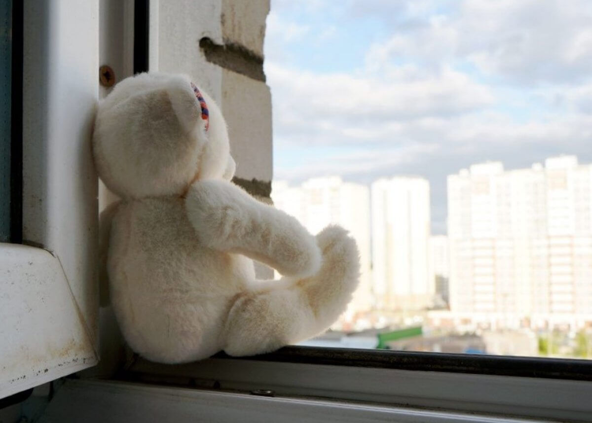 В Бендерах 4-летний ребёнок выпал из окна второго этажа.