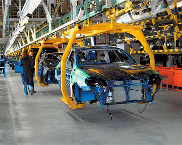 Производство легковых автомобилей сократилось на 95,7% - до 971 шт.