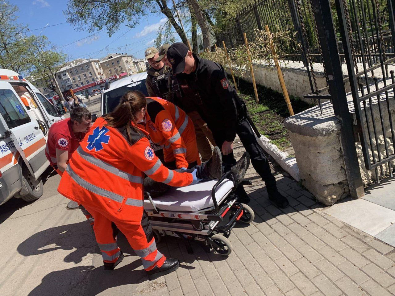 В Бельцах карабинеры помогли мужчине, почувствовавшему себя плохо.