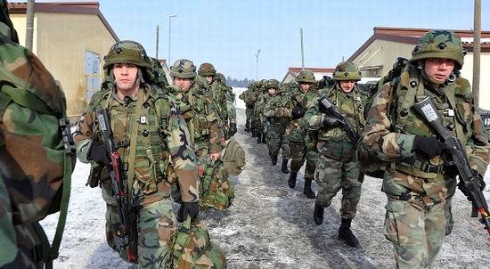 Armata Naţională a primit noi recruţi. 500 de soldaţi au depus, astăzi, jurământul de credinţă Patriei şi şi-au luat rămas bun de la rude pentru un an.