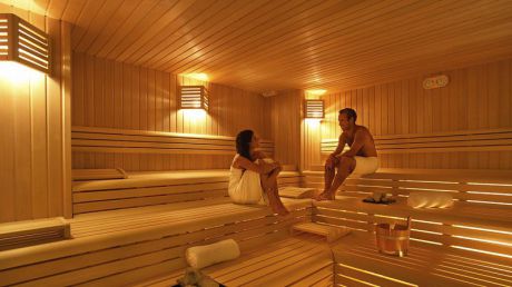 Sauna ajută la detoxifierea rinichilor, a ficatului şi a colonului, la relaxarea muşchilor contractaţi şi la îmbunătăţirea circulaţiei sangvine. Foto: funlifefitness.com.au