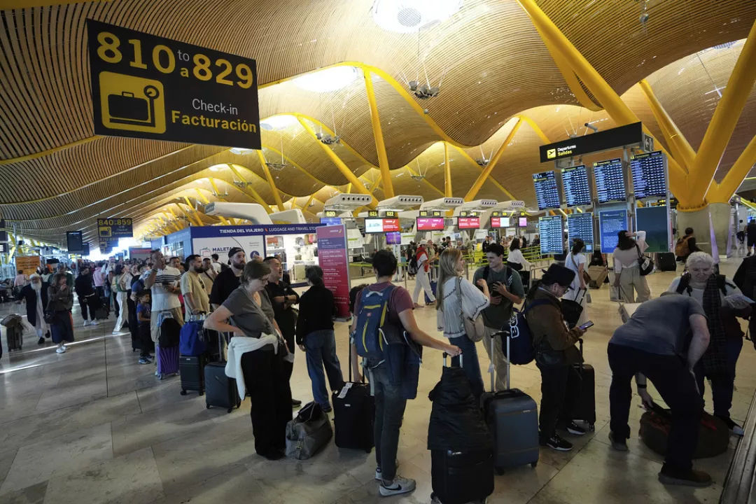 Madridul și Barcelona au tras concluzii din blackout: E bine să ai mereu numerar la tine.
