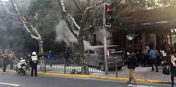 O maşină a intrat într-un grup de pietoni din Shanghai: Zeci de răniţi. Foto: mediafax.ro