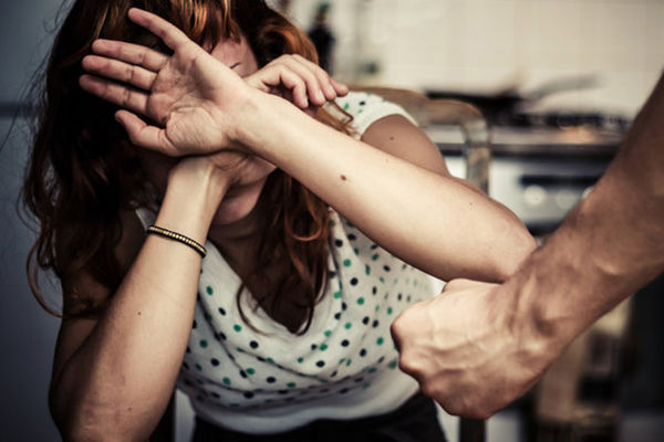 Victimele violenței în familie, încurajate să denunțe agresorii